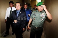 Moeldoko tiba di Gedung DPR, Senayan, Jakarta sekitar pukul 09.30 WIB.