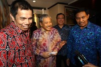 Tes yang disebut pra konvensi itu digelar di sekretariat sementara komite konvensi di lantai 11 Wisma Kodel, Jalan HR Rasuna Said, Jakarta Selatan. Peserta diminta berhadapan langsung dengan 17 komite konvensi untuk 'diuji'.