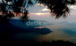 Peserta GAWPC Disambut Kabut Danau Toba