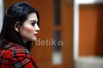 Novi Amilia Menangis di Persidangan