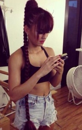 Seksinya Agnes Monica Bergaya Tomb Rider