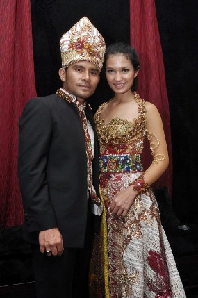 Duma Riris Akan Pakai Gaun Pengantin Seberat 10 Kg