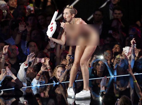 Kostum-kostum Vulgar Miley Cyrus