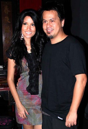 Titi Rajo Bintang dan Wong Aksan Liburan Bersama Demi Anak