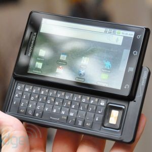 Motorola Pertahankan Slide Out Keyboard di Droid 5