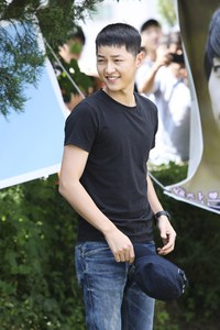Selamat bertugas di militer, Joong Ki! TenAsia/Paeng Hyun-joon.