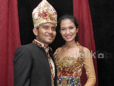 Jelang Nikah, Judika dan Duma Riris Fitting Baju Adat
