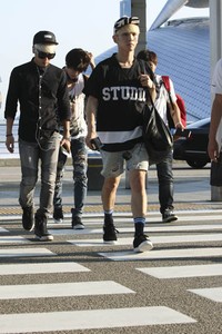 Gaya SHINee di bandara. TenAsia/Paeng Hyun-jun.