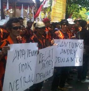 PP Datangi Kantor KPU Jatim, Desak Ketua KPU Mundur