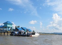 Jika Anda pernah melihat kota bersih dengan langit biru di wallpaper layar komputer, kira-kira seperti itulah kecantikan langit Tanjung Selor (Putri/detikTravel)