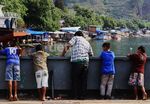 Bocah Penangkap Koin Pelabuhan Parapat
