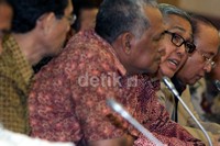 Menjelang berakhirnya masa kontrak Total E&P Indonesia yang mengelola Blok Mahakam di Kalimantan Timur (Kaltim). Gerakan Nasional untuk Blok Mahakam (GNKBM) mendesak pemerintah agar segera mengambil alih pengelolaan tambang minyak tersebut.
