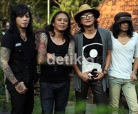 Grup Band Indonesia dengan Personel Kakak-Adik