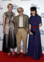 Gaun Eksentrik Cate Blanchett