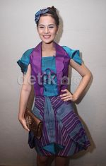 Senyum Manis Astrid Tiar