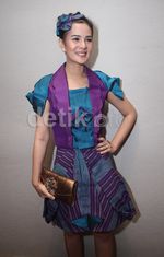 Senyum Manis Astrid Tiar