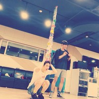 Tingginya topi ulang tahun Jo Kwon. (Instagram)