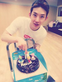 Potong kuenya, potong kuenya! (Twitter)