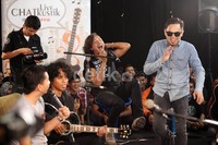 Namun, grup band yang merilis album perdananya pada 2009 itu mengaku akan tetap menjaga kualitas musik mereka meski mengusung lagu cinta.