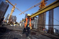 Jakarta memang fenomenal. Berbagai riset yang dilakukan oleh sejumlah konsultan properti asing menahbiskan ibu kota Republik Indonesia ini sebagai kota dengan prospek investasi menjanjikan. Betapa tidak, pertumbuhan harganya selama satu semester tahun ini melebihi pertumbuhan harga yang dapat dicapai kota-kota lainnya di dunia.