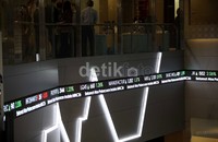 Perdagangan hari ini berjalan cukup ramai dengan frekuensi transaksi sebanyak 222.808 kali pada volume 5,953 miliar lembar saham senilai Rp 7,411 triliun. Sebanyak 154 saham naik, sisanya 125 saham turun, dan 74 saham stagnan.