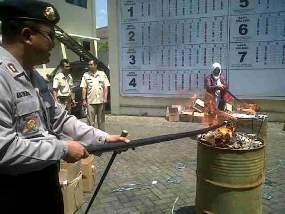 27 Ribu Surat Suara Rusak Dibakar