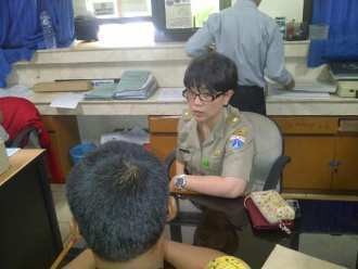  3 Aksi Jokowi-Ahok Kompak Jadi Tameng Susan Bu Lurah Cantik