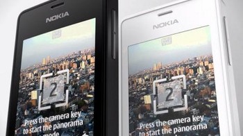 Meski belum berkategori ponsel pintar, spesifikasinya sudah lumayan untuk ukuran feature phone. Misalnya kamera 5 megapixel dengan LED flash dan konektivitas 3,5G HSDPA. (kredit foto: nokia)