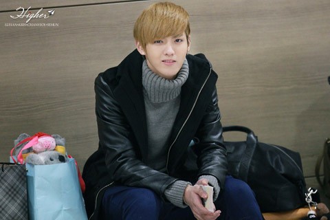 5 Gaya Kris EXO di Bandara