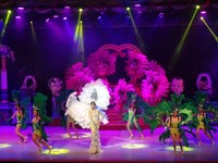 Pertunjukan kabaret juga eksis di Kamboja tepatnya di Siem Reap. Salah satunya adalah Rosana Broadway Cabaret yang menghadirkan ladyboy yang mulus dan super cantik (Merry/detikTravel)