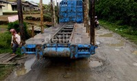 Namun di sebagian jalan yang merupakan jalur wisata dan sentra ekonomi masih belum tersentuh oleh pembangunan, seperti di daerah kabupaten Dairi ini.