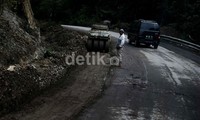 Pelebaran jalan juga dilakukan dikarenakan daerah ini rawan kecelakaan.