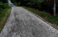 Inilah kondisi jalan kabupaten di Dairi.