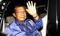 Darmin meninggalkan gedung KPK. Lamhot Aritonang/detikFoto.