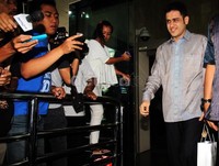 Nazar keluar gedung KPK seusai diperiksa penyidik, Kamis (29/8/2013). Lamhot Aritonang/detikFoto.