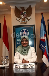Teka-teki keikutsertaan Rustriningsih dalam konvensi capres Partai Demokrat akhirnya terjawab. Rustri dengan tegas menyatakan tak ingin ikut konvensi capres Partai Demokrat.