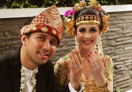 Arumi Nikah Jumat, Heboh Sampah Pesta Pernikahan Rio dan Atiqah