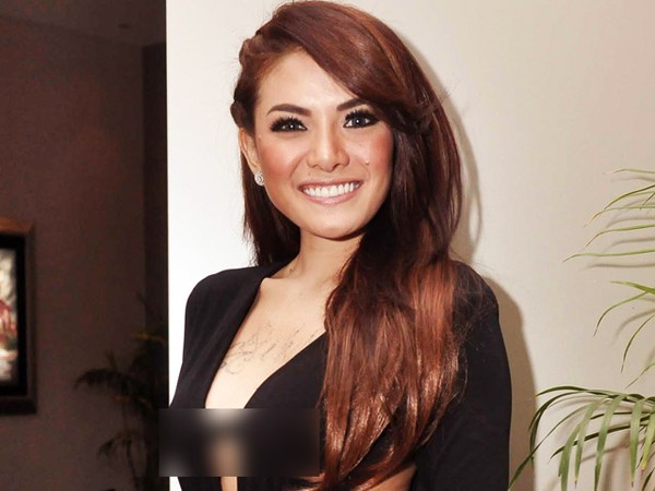 Nikita Mirzani Pamer Dada (Lagi)