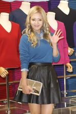 Simple & Chic Hyoyeon SNSD