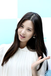Pose manis Seohyun di depan para fotografer. TenAsia/Paeng Hyun-joon