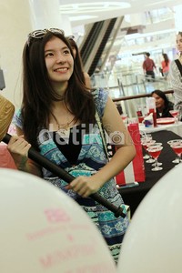 Tanpa make-up yang tebal, Shaloom tetap terlihat cantik. Asep/detikHOT.