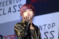 Ciuman Niel untuk para Angel (sebutan fans Teen Top). TenAsia/Gue Hye-jung.
