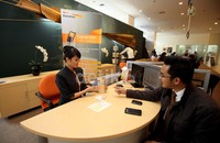 Ragam transaksi yang dapat dinikmati yakni informasi, transfer dana, pembelian pulsa isi ulang, pembayaran, dan menu favorit.