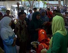 Berkah Unggul Mutlak di TPS Dekat Rumah Khofifah