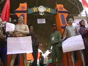 TPS di Gresik Dijaga Buto