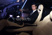 Tubuh mobil sport ini mengutamakan kombinasi terbaik antara keeleganan, performa, sehingga siapa pun yang mengendarainya akan merasakan kekuatan terbaik.