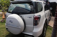 Kini Terios dilengkapi dengan Dual SRS airbag dan sabuk pengaman pretensioner & Force Limiter Seatbelt untuk menjaga ruang gerak saat terjadi benturan, serta fasilitas sandaran kepala dan sealtbelt di seluruh baris serta fasilitas AC double blower dan Cabin Air Filter.