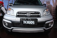 Khusus untuk tipe TX AT dilengkapi dengan Anti-lock Braking System (ABS) yang memungkinkan pengemudi tetap dapat mengendalikan kendaraan saat terjadi pengereman mendadak.