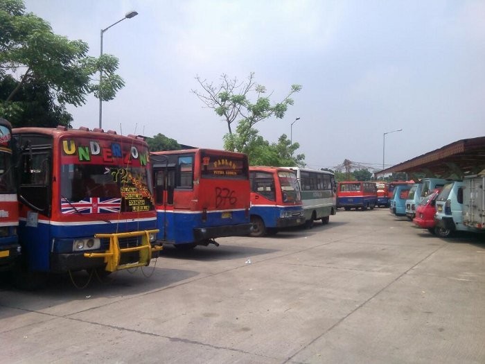 Ini Metromini Bobrok yang Dikandangkan Jokowi di Rawa Buaya Ini Metromini Bobrok yang Dikandangkan Jokowi di Rawa Buaya
