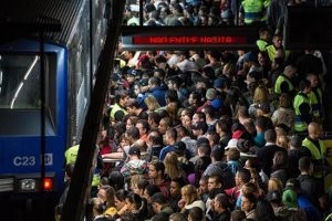 Melihat Sarden Kaleng Kereta dari Tokyo Sampai New York